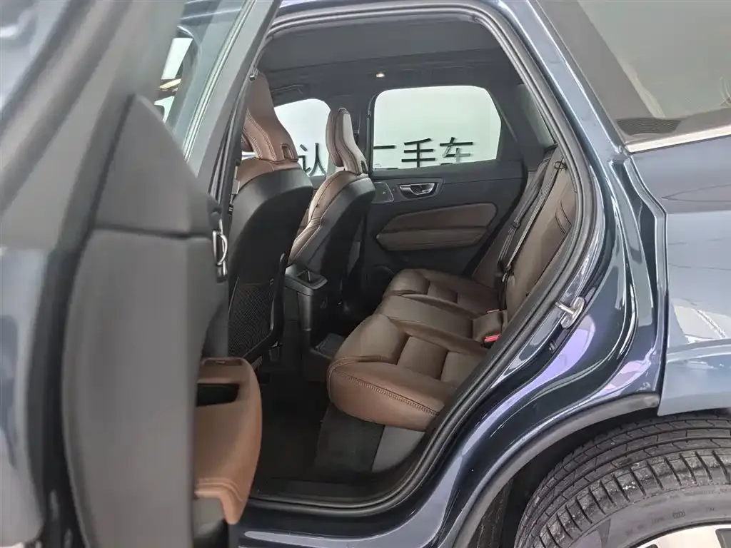 Volvo XC60 PHEV 2023 из CN, фото 5