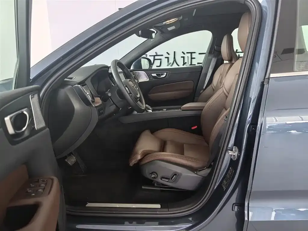 Volvo XC60 PHEV 2023 из CN, фото 6