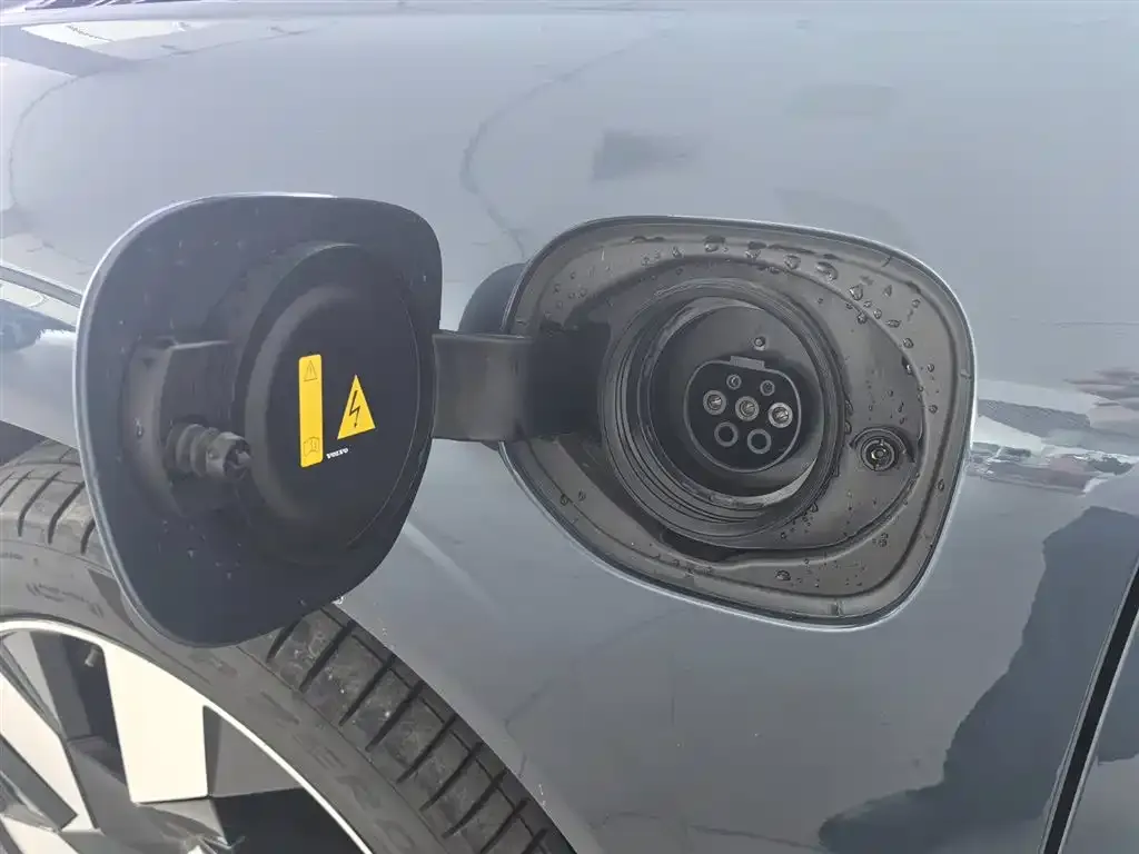 Volvo XC60 PHEV 2023 из CN, фото 8