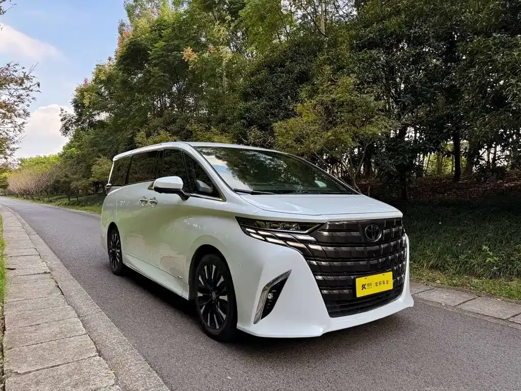 Toyota Alphard — фото 5