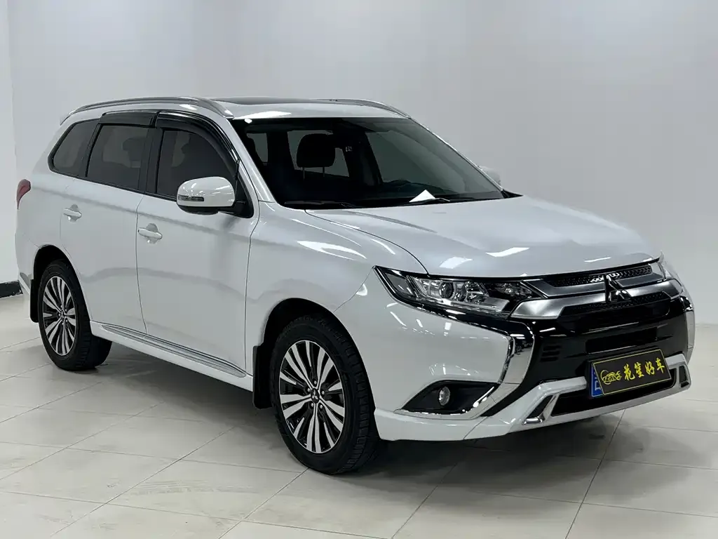 Mitsubishi Outlander — фото 4