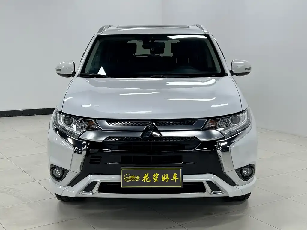 Mitsubishi Outlander — фото 3