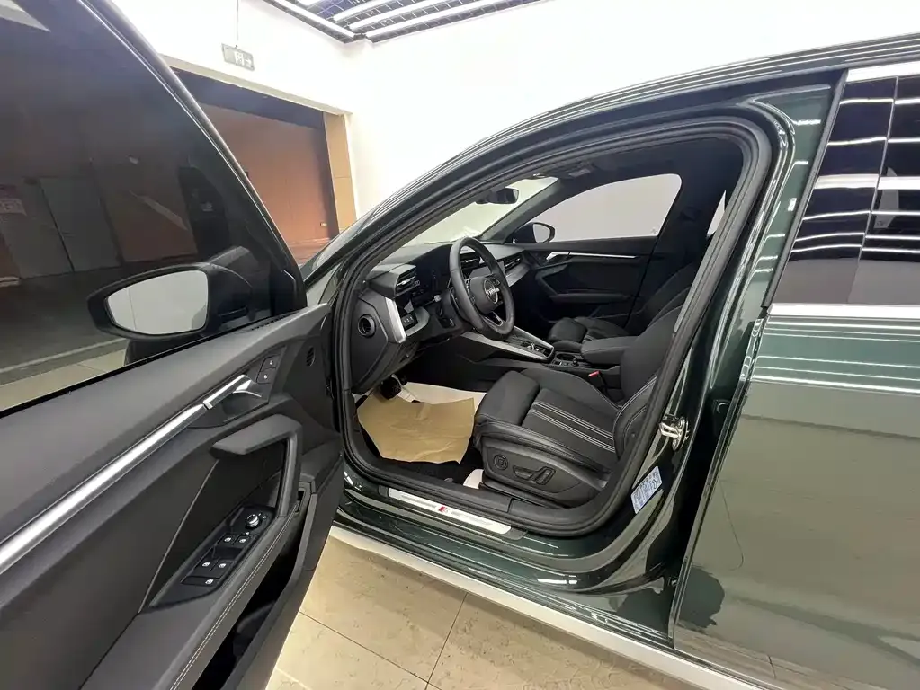Audi A3 2023 из CN, фото 10