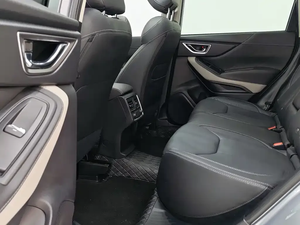 Subaru Forester 2023 из CN, фото 10