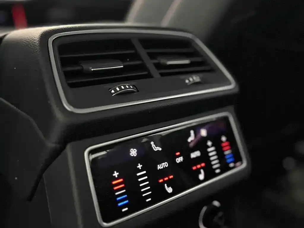 Audi A7L 2023 из CN, фото 2