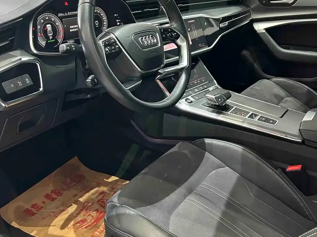 Audi A7L 2023 из CN, фото 8