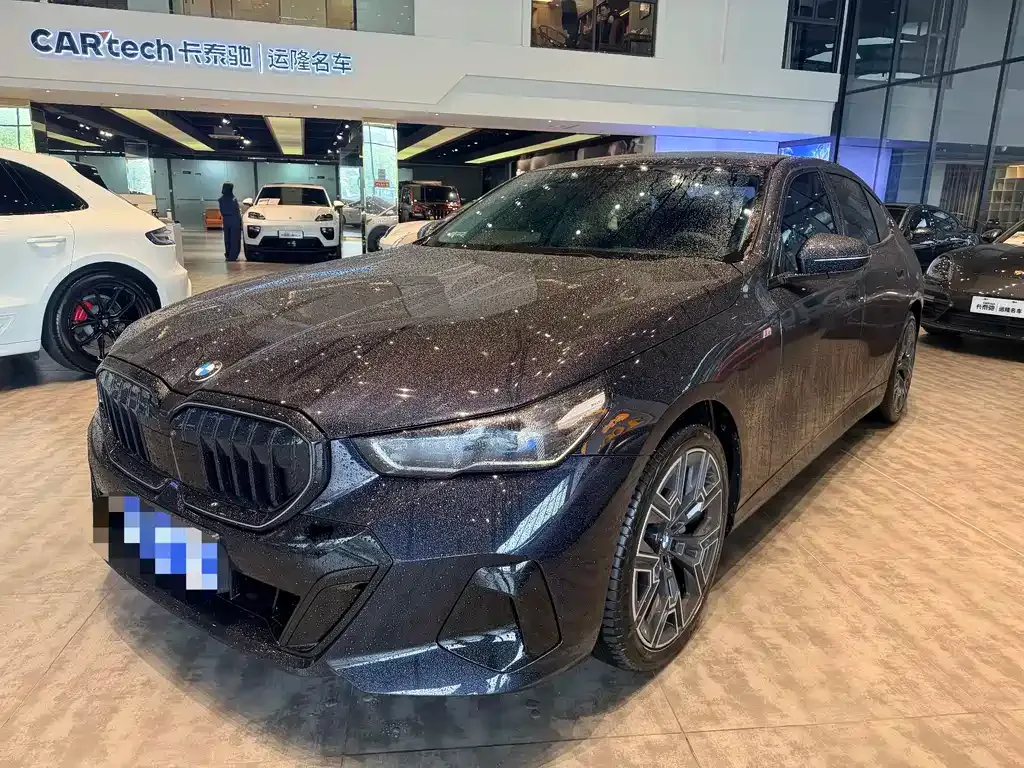 BMW 5 Series 2025 из CN, фото 1