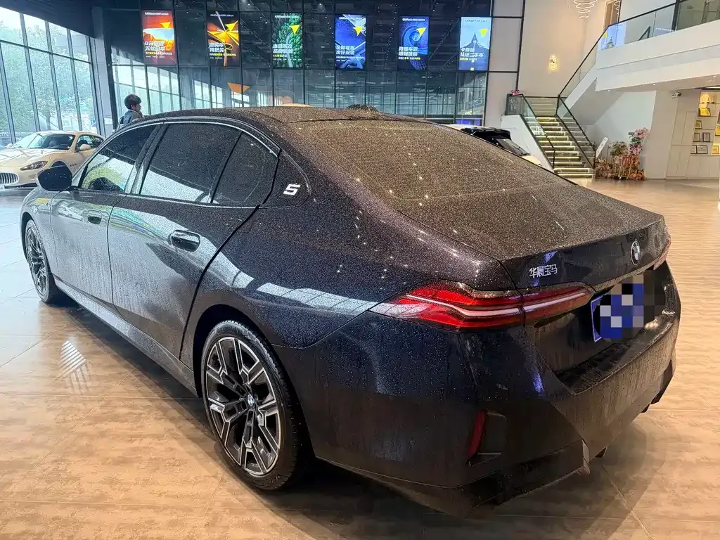 BMW 5 Series 2025 из CN, фото 6