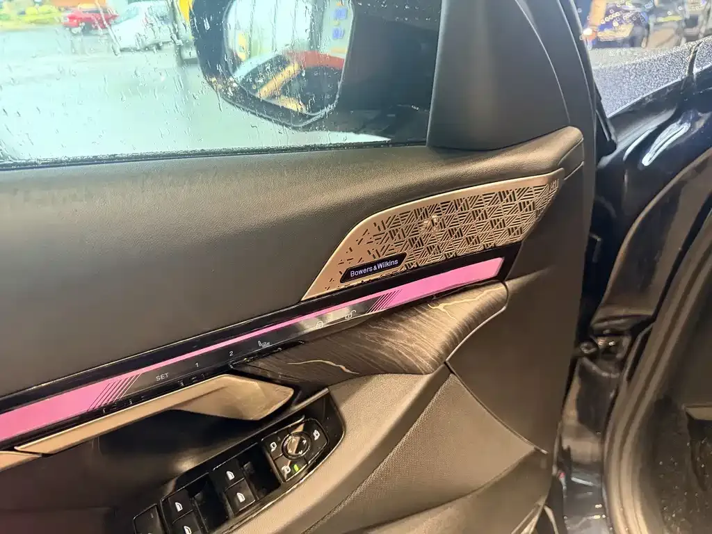 BMW 5 Series 2025 из CN, фото 7