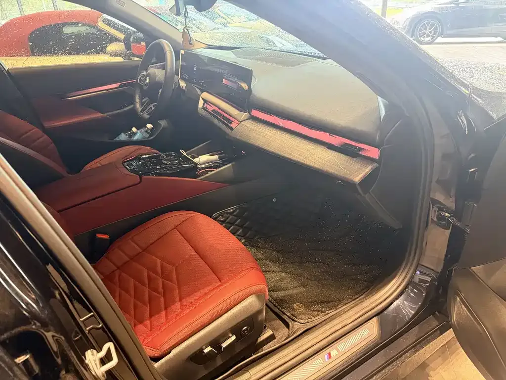 BMW 5 Series 2025 из CN, фото 3