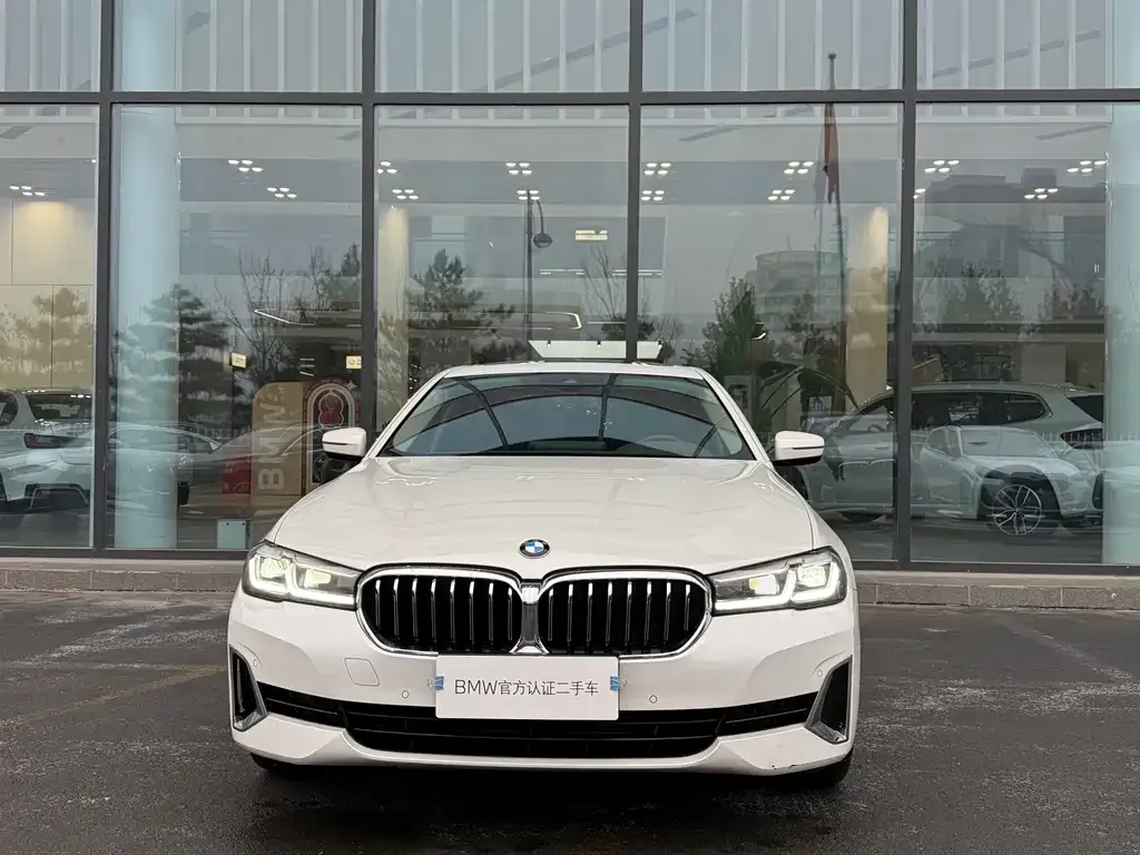 BMW 5 Series — фото 9