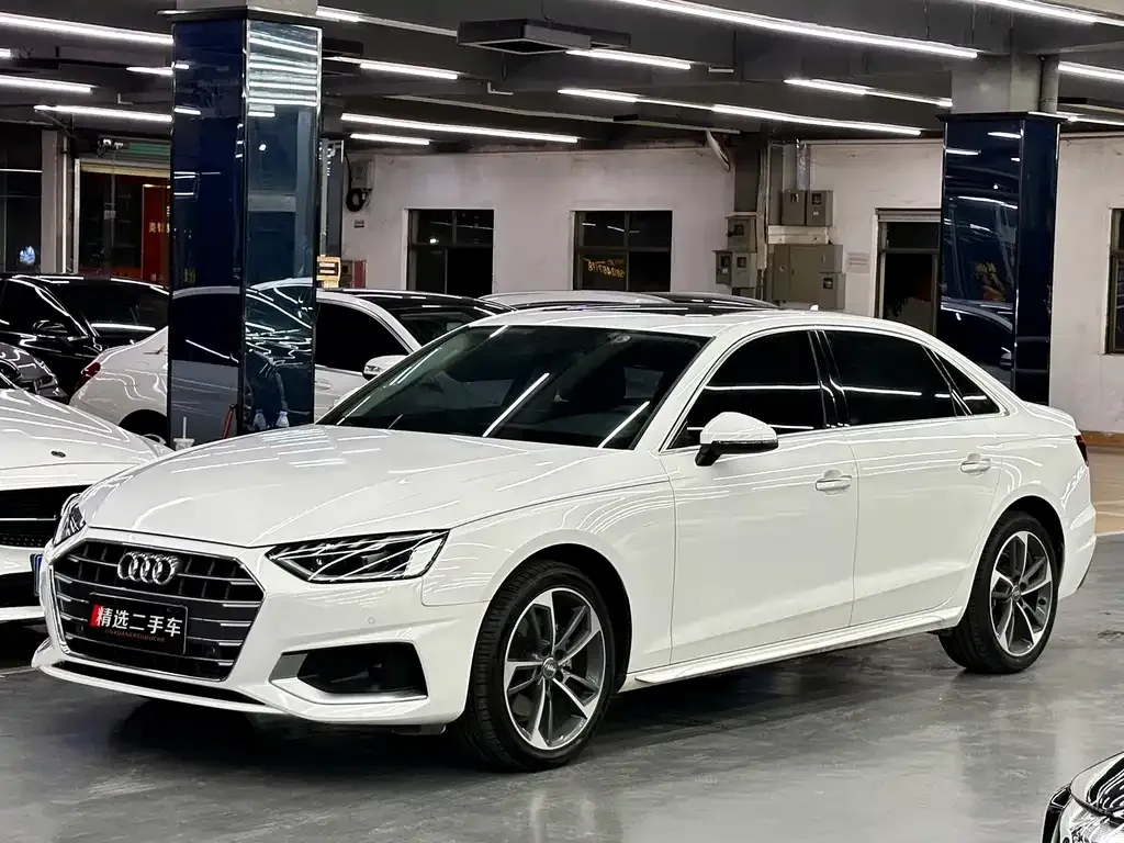 Audi A4L — фото 1