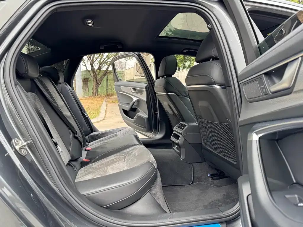 Audi A6L 2021 из CN, фото 2