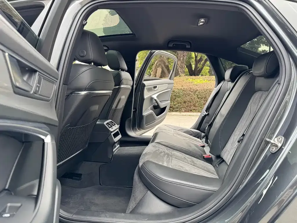 Audi A6L 2021 из CN, фото 9