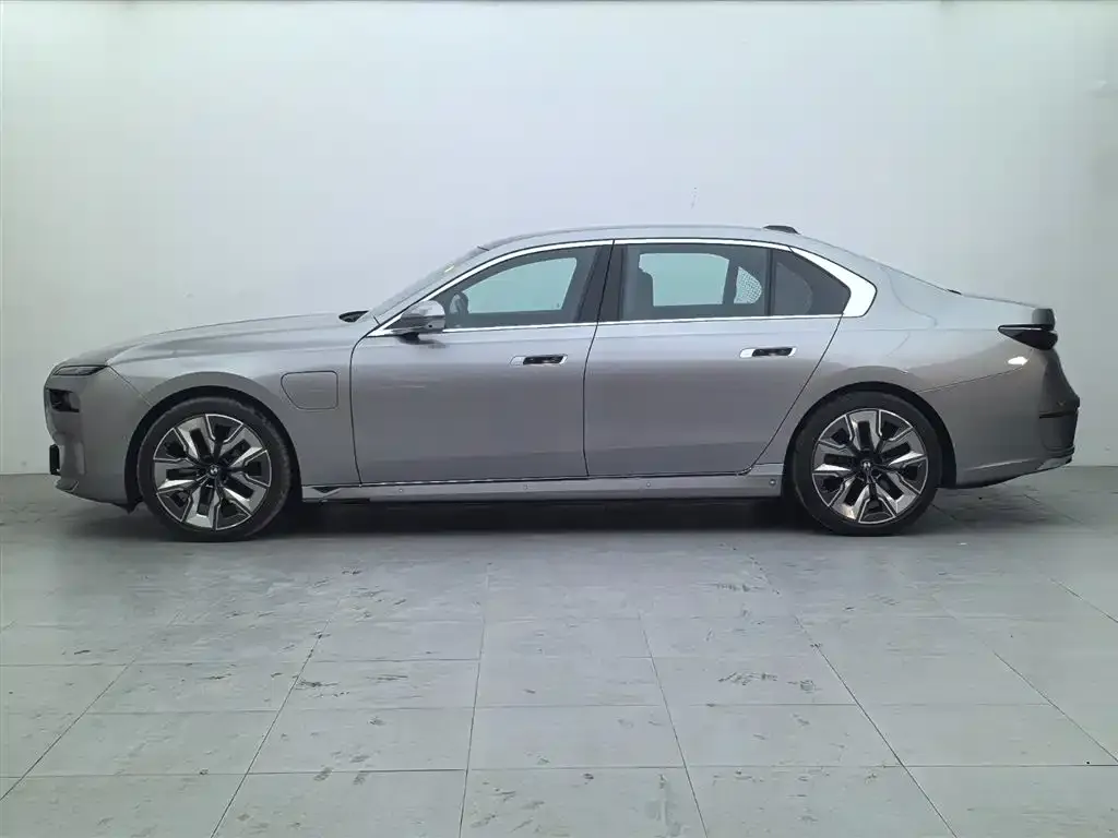 BMW i7 2023 из CN, фото 2
