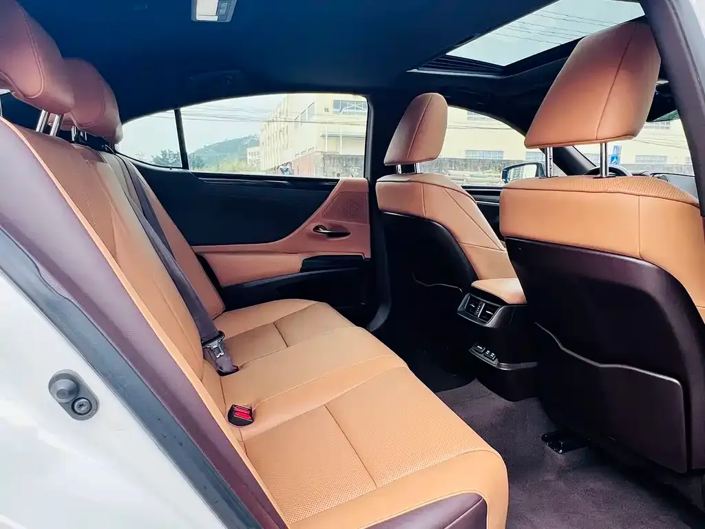 Lexus ES 2021 из CN, фото 2