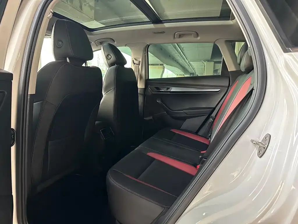 Skoda Karoq 2022 из CN, фото 3