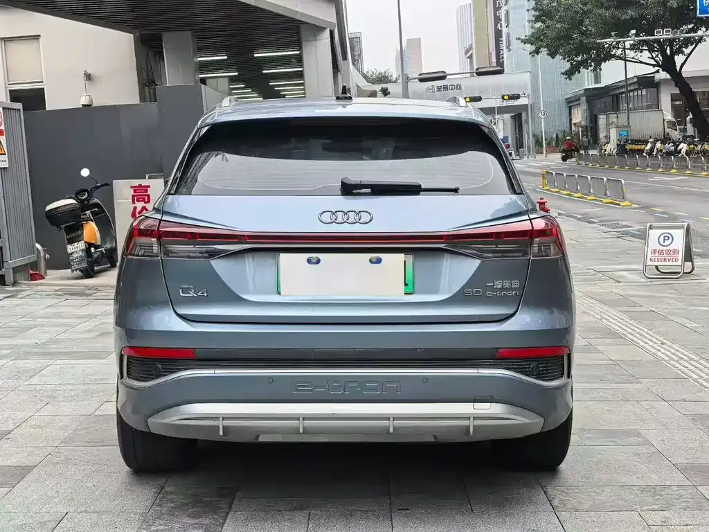 Audi Q4 e-tron — фото 8