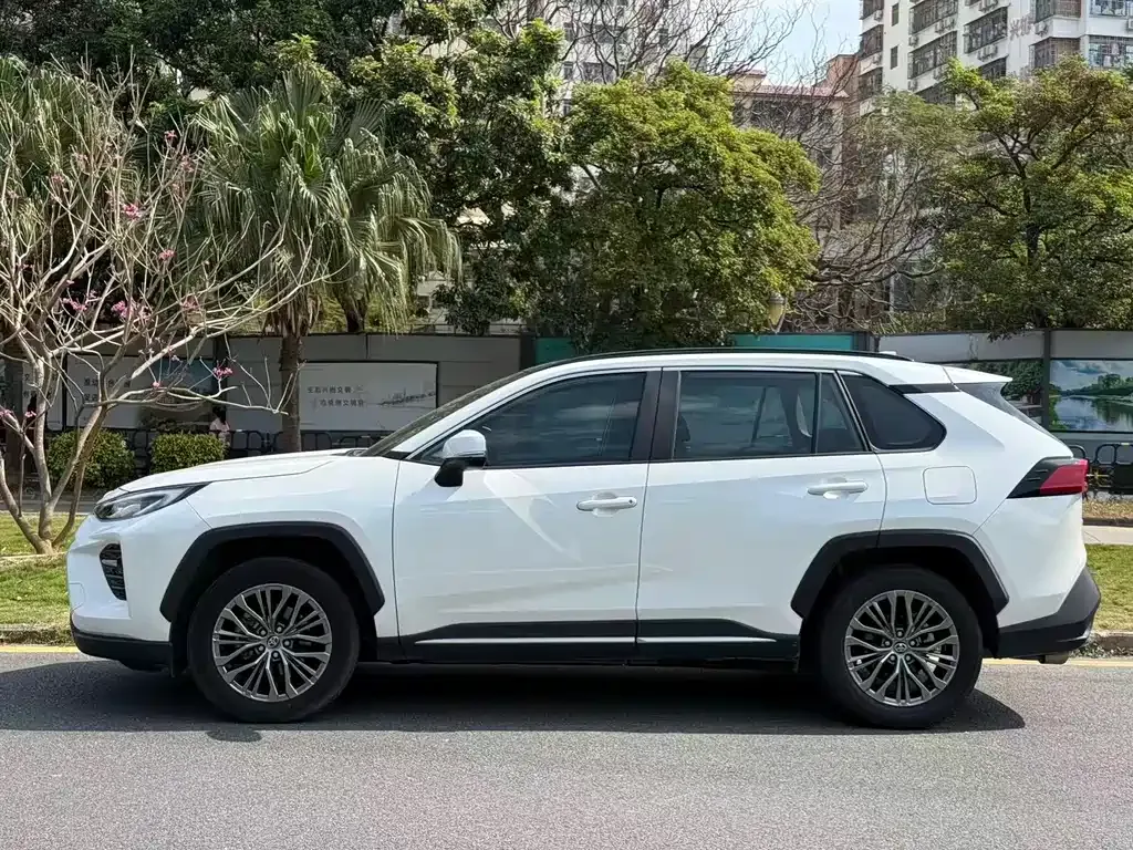 Toyota Wildlander — фото 10