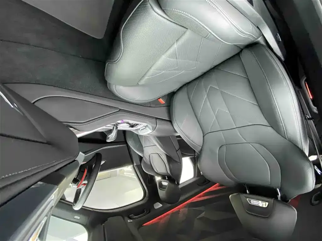 BMW XM 2023 из CN, фото 7
