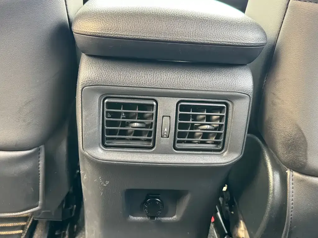 Toyota RAV4 — фото 7