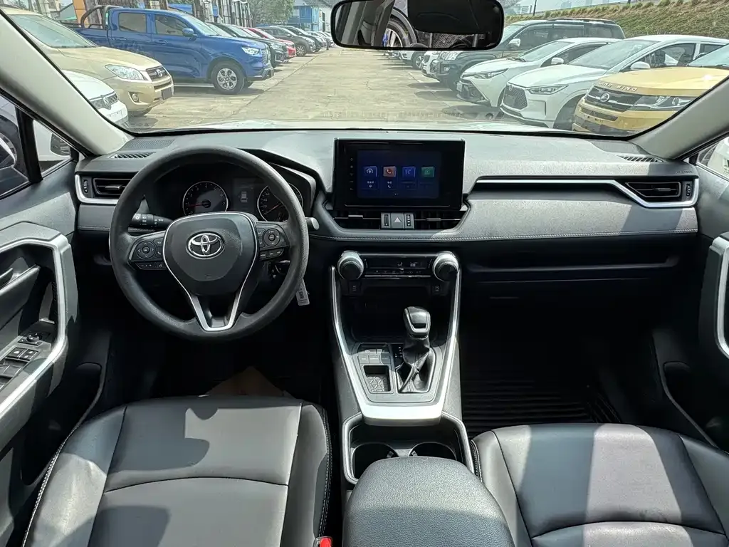 Toyota RAV4 — фото 3