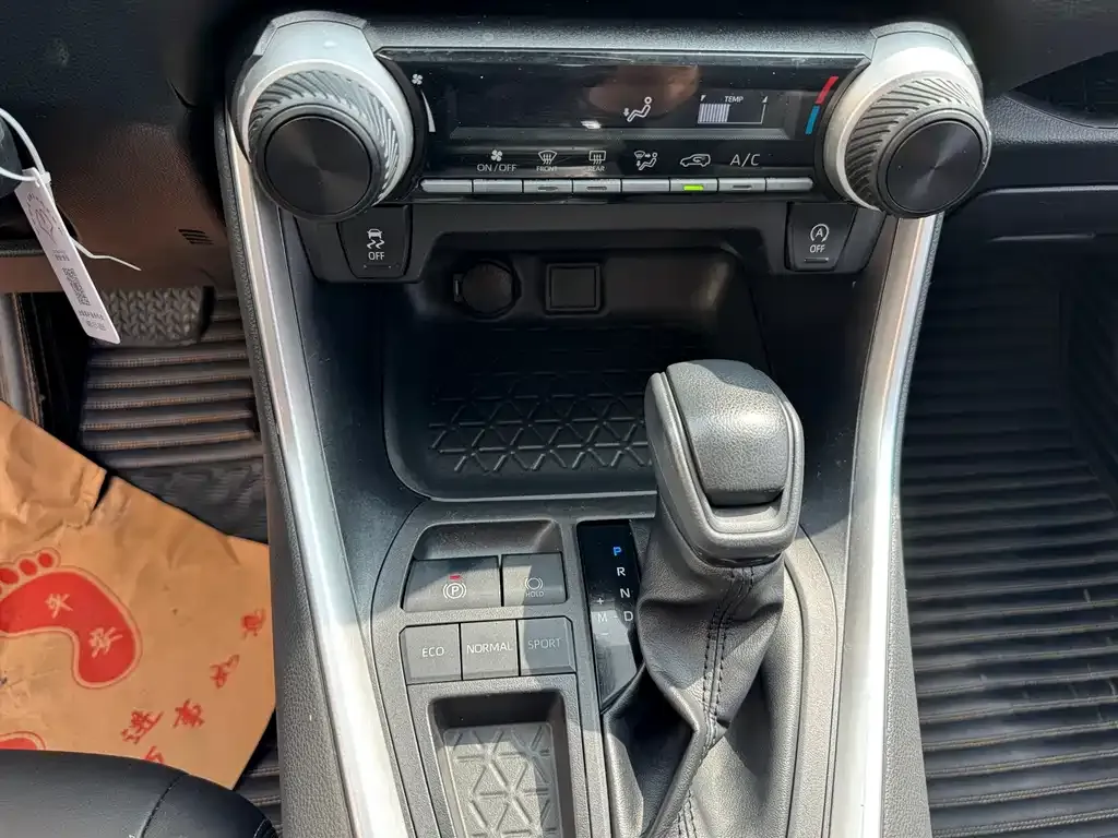 Toyota RAV4 — фото 4