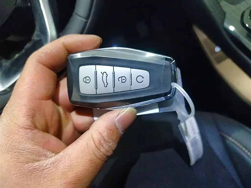 Geely Xingyue L 2025 из CN, фото 2