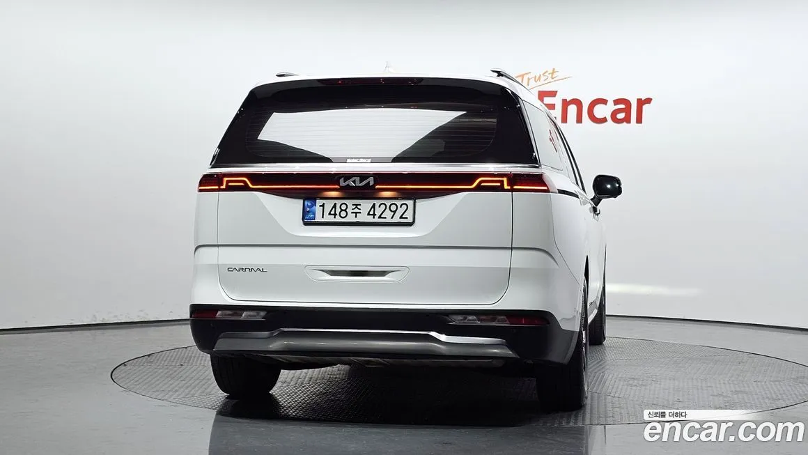 Kia Carnival — фото 5