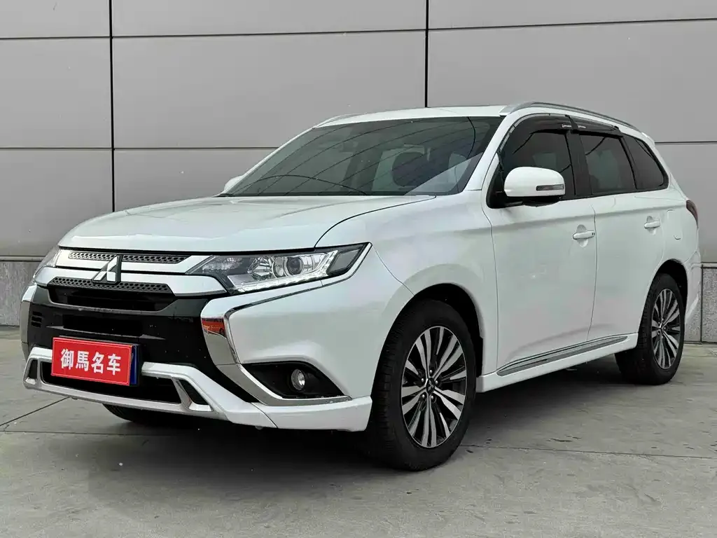Mitsubishi Outlander 2022 из CN, фото 1