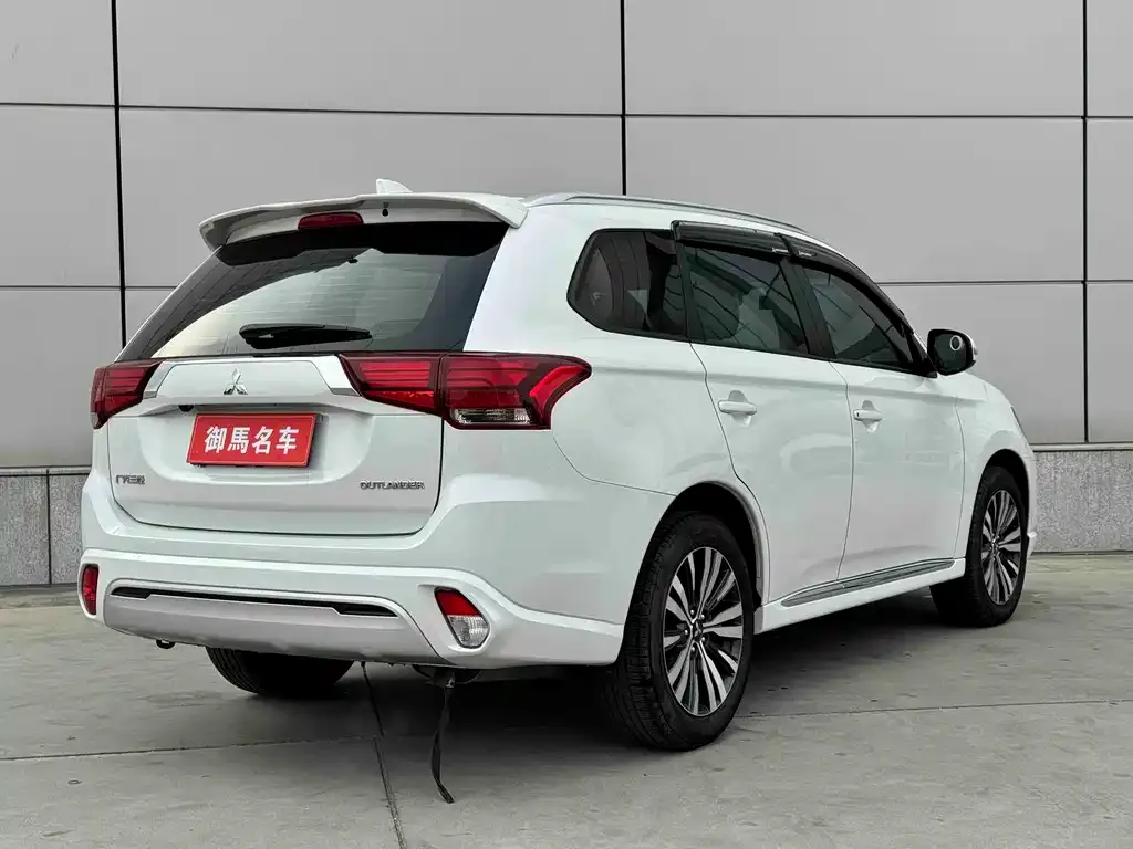 Mitsubishi Outlander 2022 из CN, фото 6