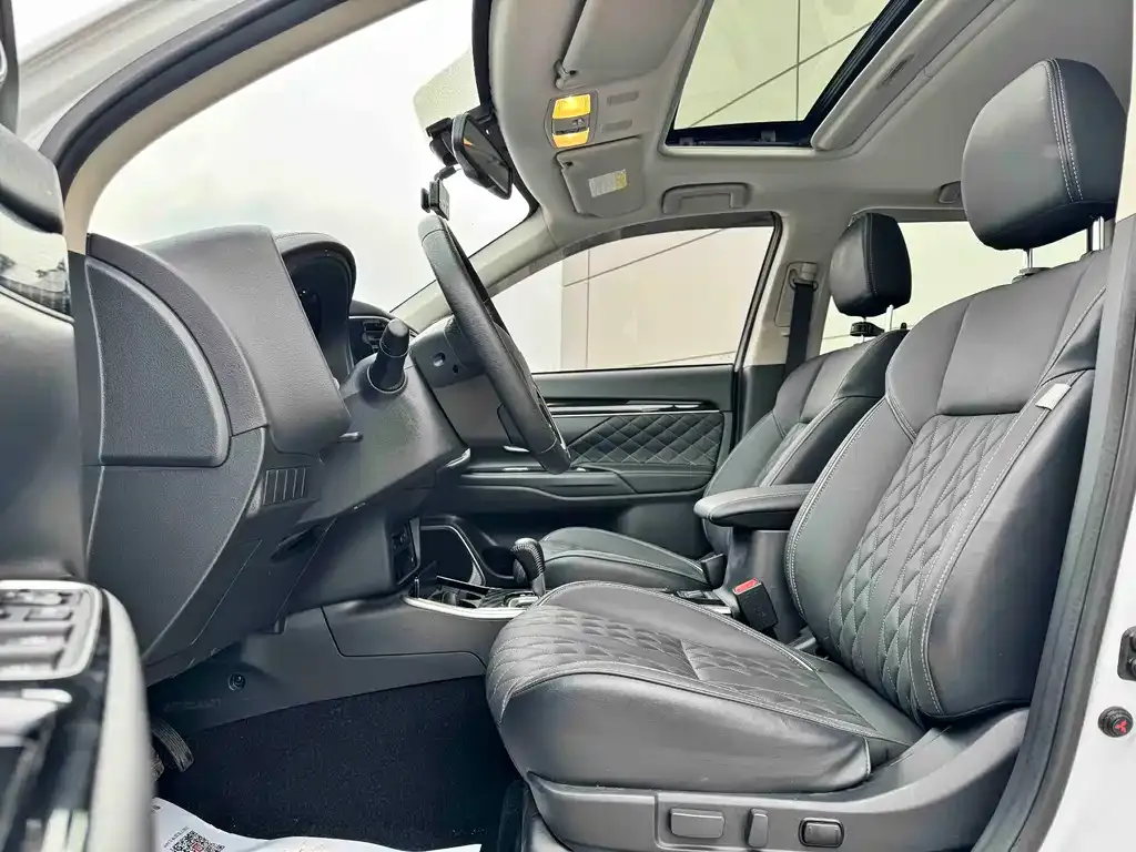Mitsubishi Outlander 2022 из CN, фото 5