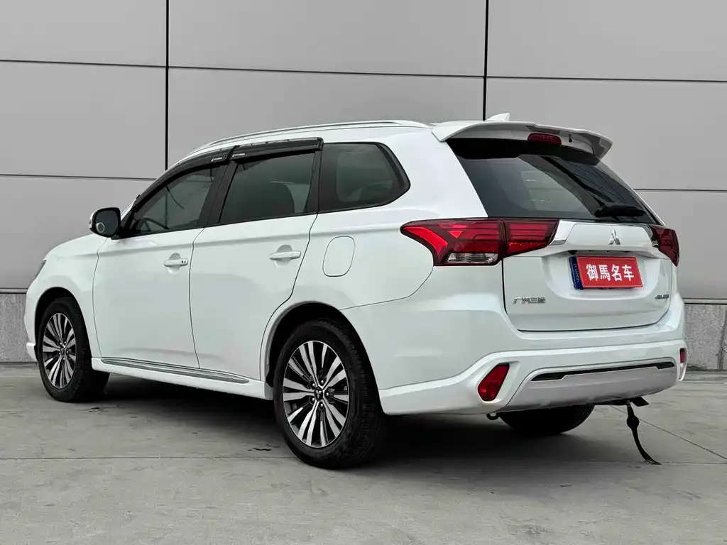 Mitsubishi Outlander 2022 из CN, фото 2