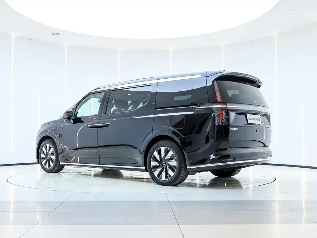 Volvo EM90 2024 из CN, фото 9