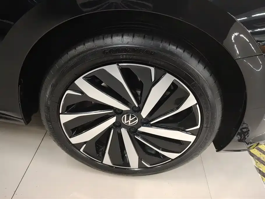 Volkswagen Passat 2023 из CN, фото 10