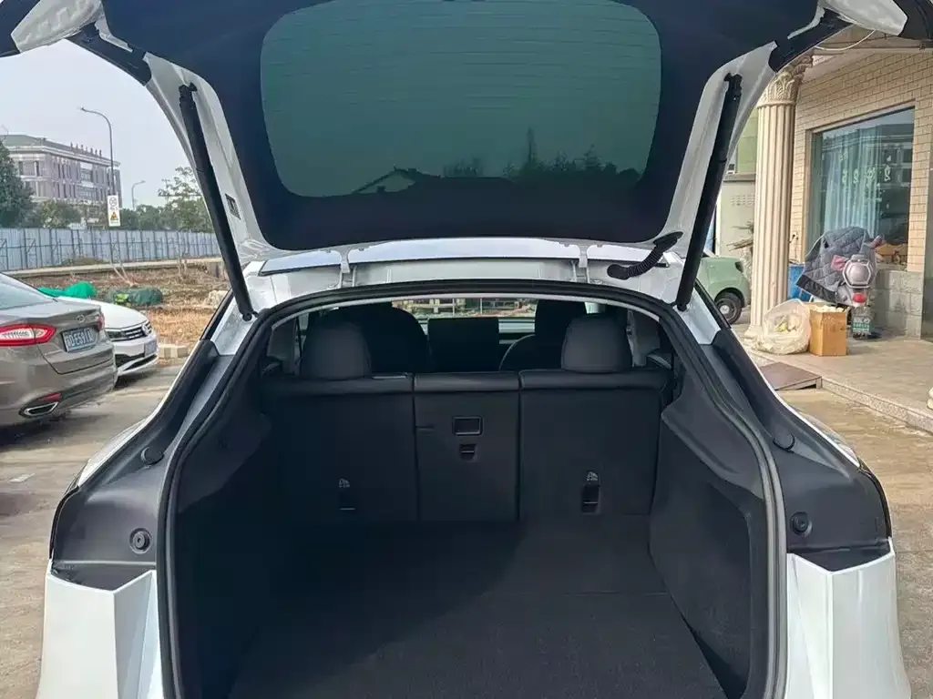 Tesla Model Y 2025 из CN, фото 5
