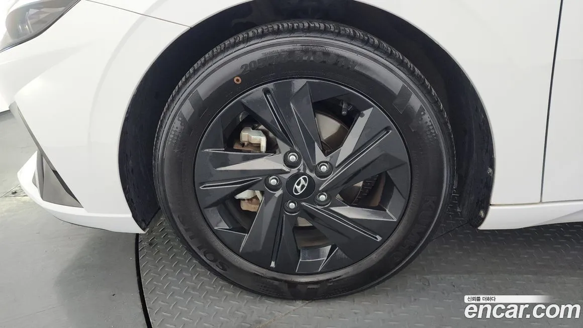 Hyundai AVANTE — фото 3
