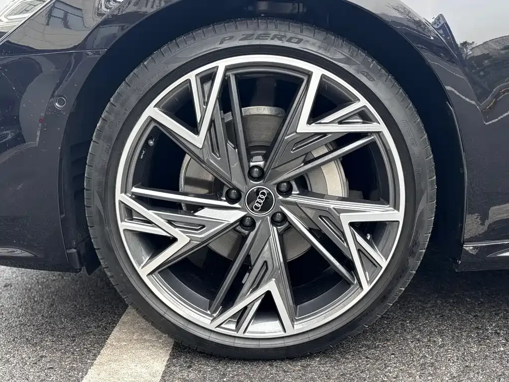 Audi A7L 2024 из CN, фото 6