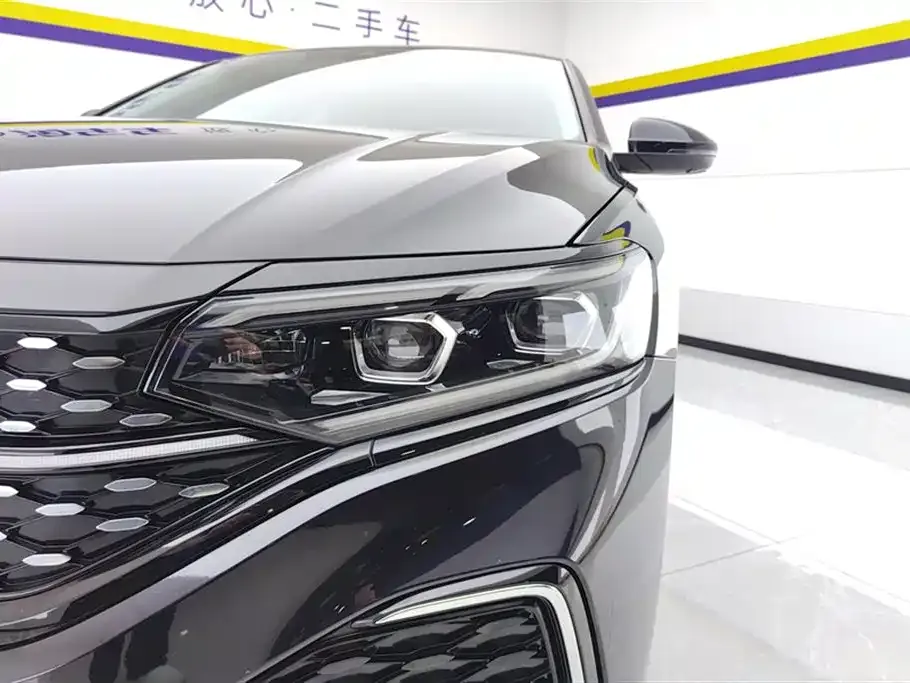 Volkswagen Passat 2023 из CN, фото 2