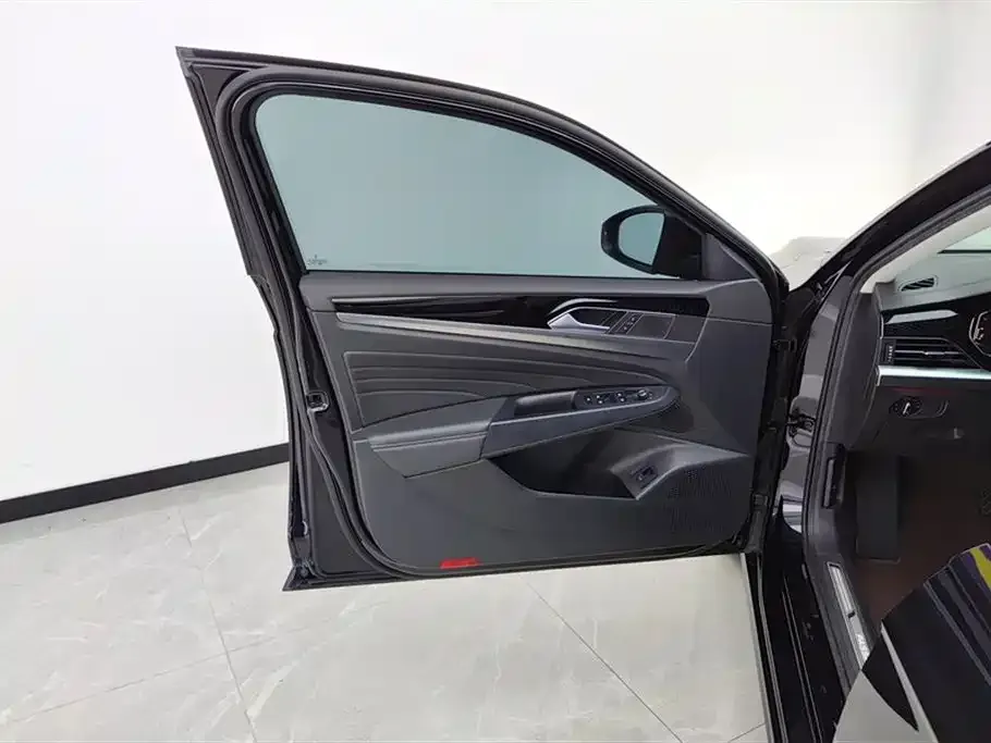 Volkswagen Passat 2023 из CN, фото 9