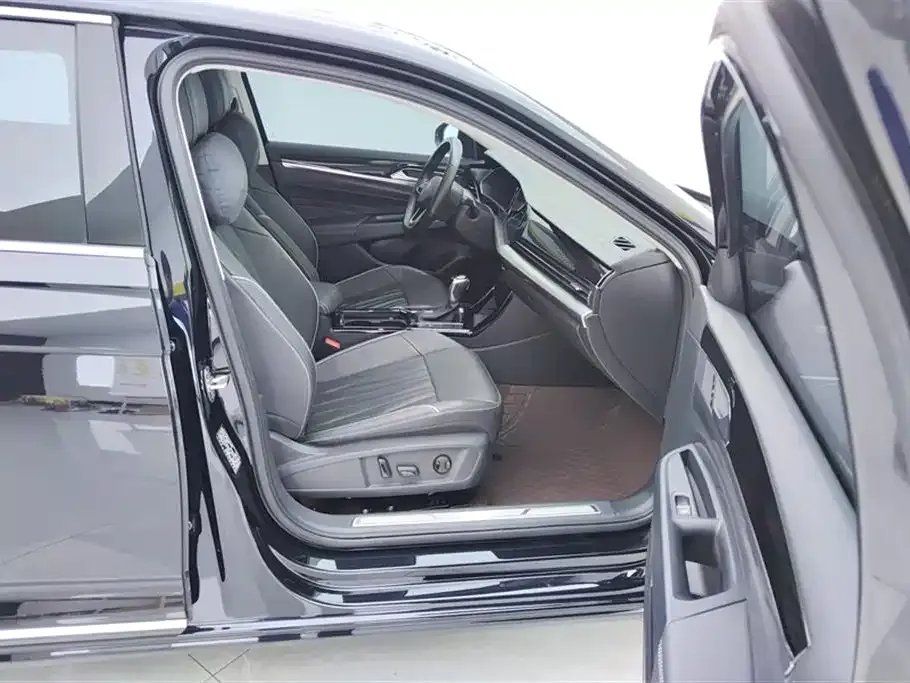 Volkswagen Passat 2023 из CN, фото 3