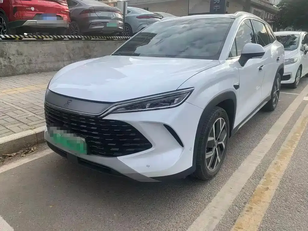 BYD L DM-i — фото 1