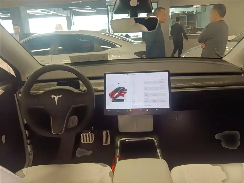 Tesla Model Y — фото 9