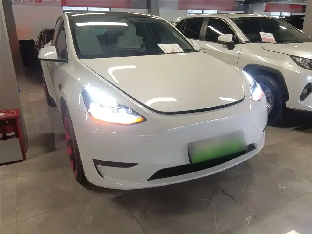 Tesla Model Y — фото 4