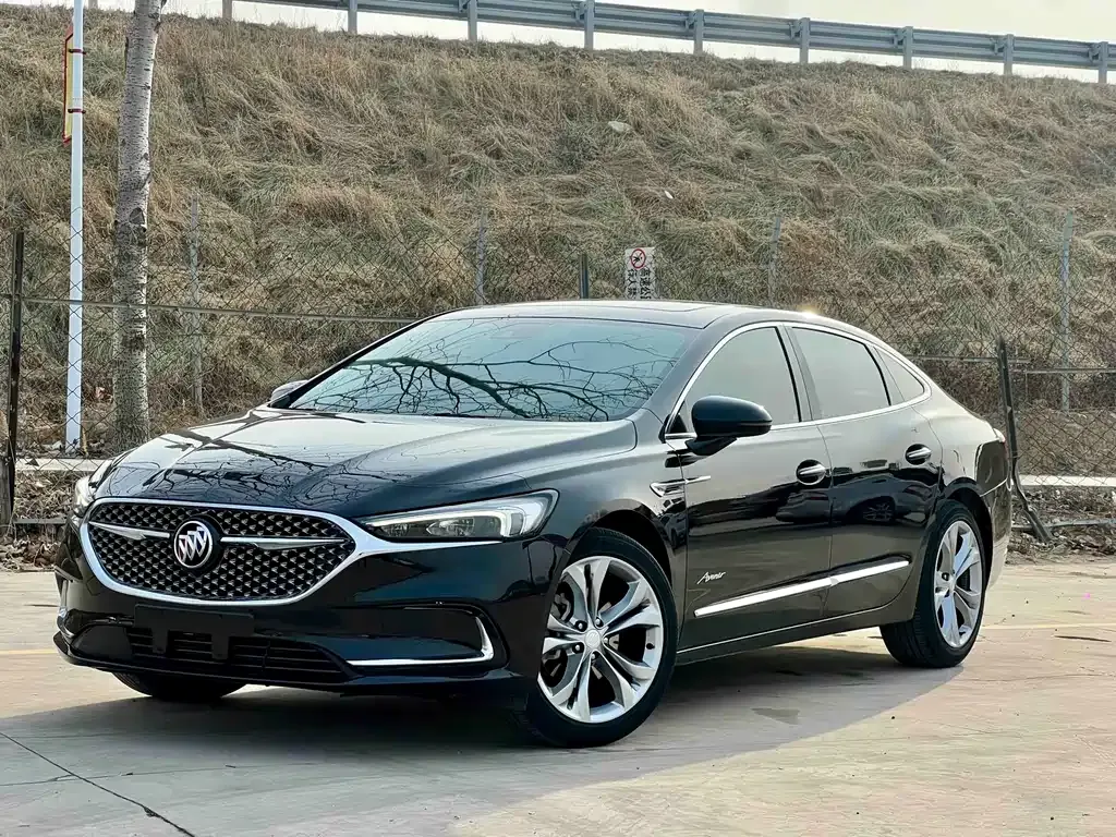 Buick LaCrosse — фото 1