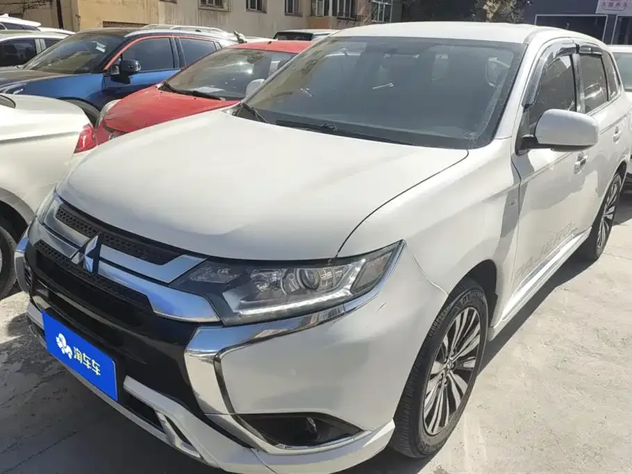 Mitsubishi Outlander 2021 из CN, фото 1