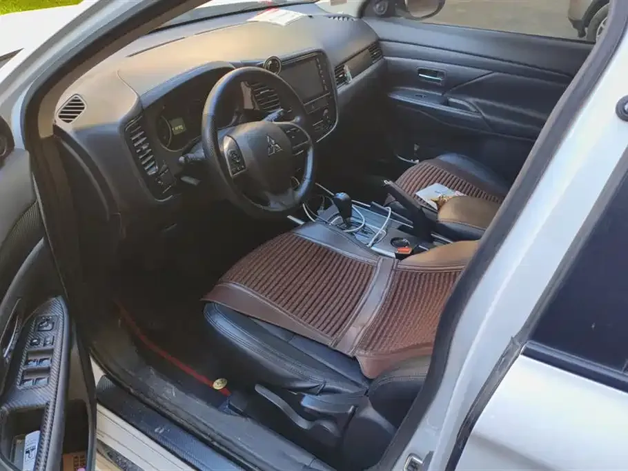 Mitsubishi Outlander 2021 из CN, фото 8