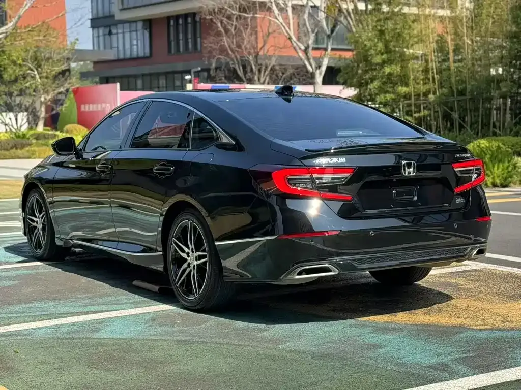 Honda Accord — фото 6