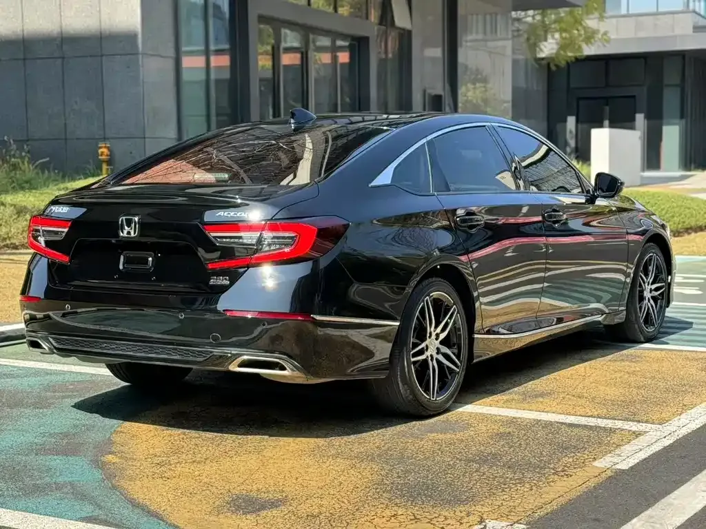 Honda Accord — фото 9