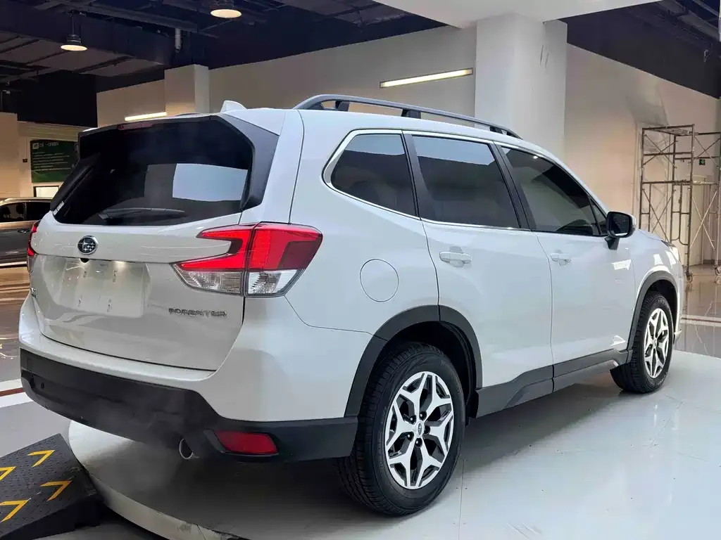 Subaru Forester 2023 из CN, фото 9